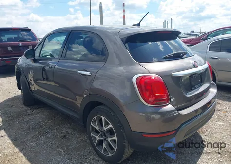 2016 Fiat 500X Trekking z USA, uszkodzony, nr VIN ZFBCFYCT6GP391983